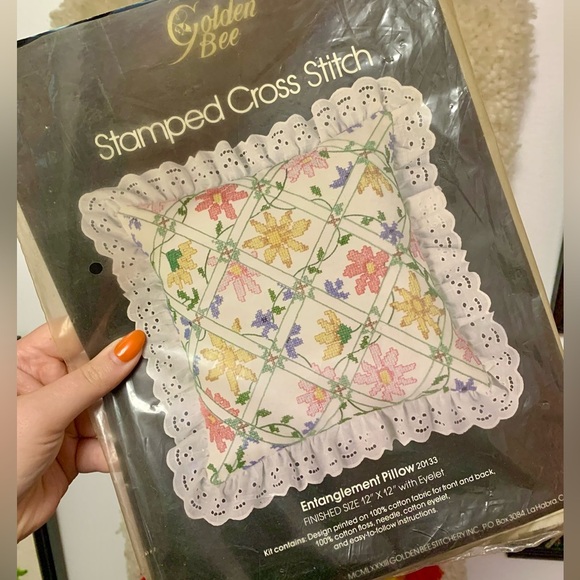 Vintage 90s Golden Bee Cross Stitch Entanglement Pillow Floral Embroidery Kit - Picture 1 of 4